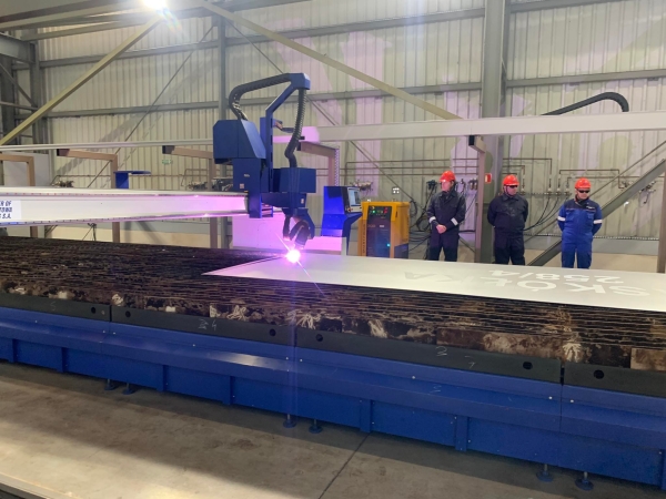 ORP Jaskółka już powstaje. Ceremonia cięcia blach pod budowę czwartego Kormorana-GospodarkaMorska.pl