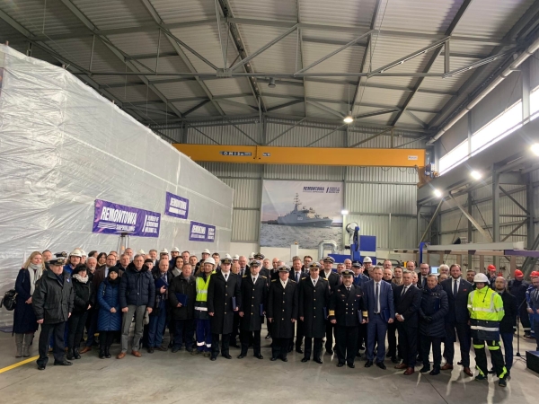 ORP Jaskółka już powstaje. Ceremonia cięcia blach pod budowę czwartego Kormorana-GospodarkaMorska.pl