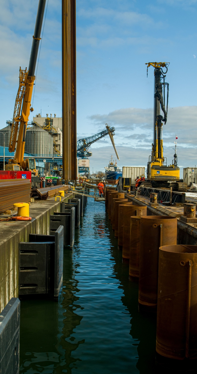 Port Gdynia. Przebudowa Nabrzeża Indyjskiego w toku-GospodarkaMorska.pl