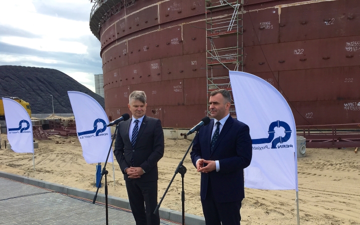 Relacja z budowy Terminalu Naftowego PERN-GospodarkaMorska.pl