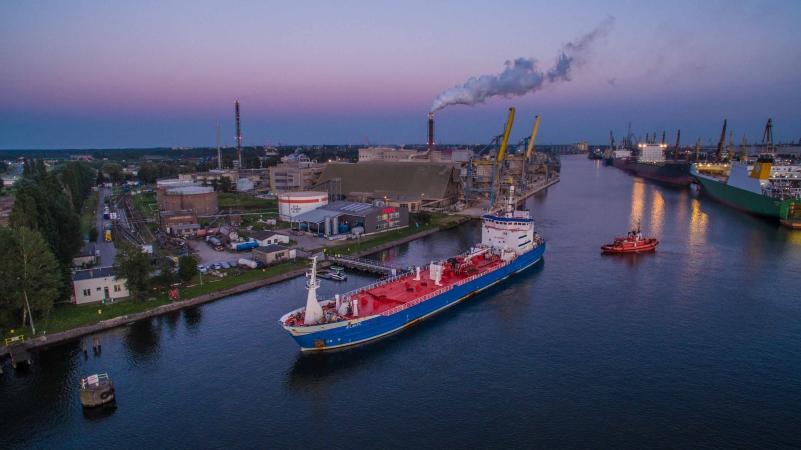 Odbiór około 5 000 t zaolejonych wód ze statku Atlantic-GospodarkaMorska.pl