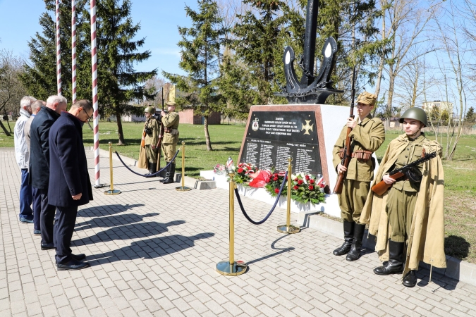 80 lat służby morskich saperów (GALERIA)-GospodarkaMorska.pl