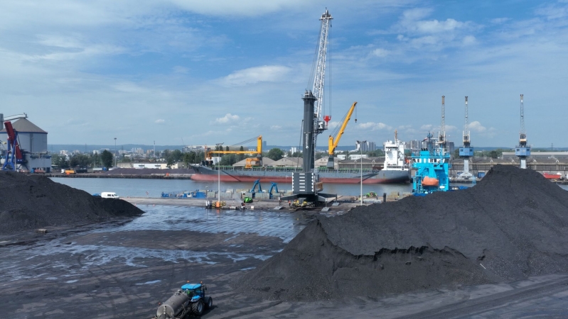 PG Eksploatacja: nowy żuraw już przypłynął, lada moment zacznie pracę-GospodarkaMorska.pl