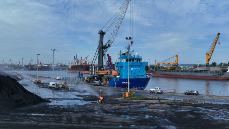 PG Eksploatacja: nowy żuraw już przypłynął, lada moment zacznie pracę-GospodarkaMorska.pl