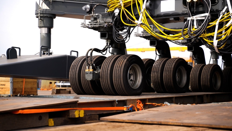 PG Eksploatacja: nowy żuraw już przypłynął, lada moment zacznie pracę-GospodarkaMorska.pl