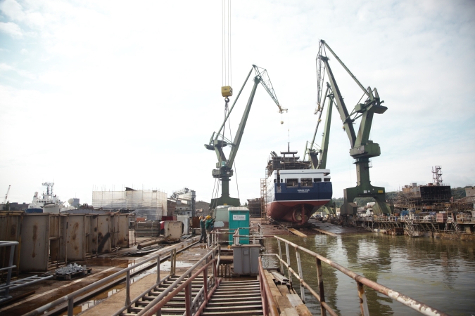 Podwójne wodowanie w Naucie-GospodarkaMorska.pl