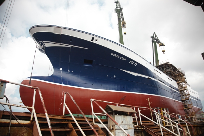 Podwójne wodowanie w Naucie-GospodarkaMorska.pl