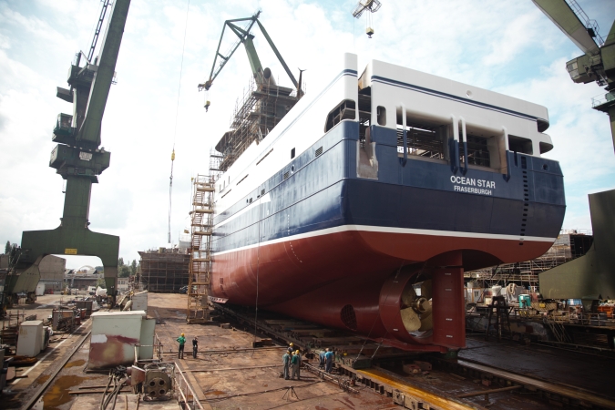 Podwójne wodowanie w Naucie-GospodarkaMorska.pl