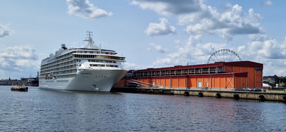 Wycieczkowiec The World z wizytą w Szczecinie-GospodarkaMorska.pl