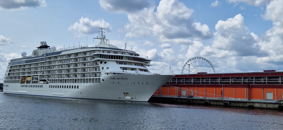 Wycieczkowiec The World z wizytą w Szczecinie-GospodarkaMorska.pl