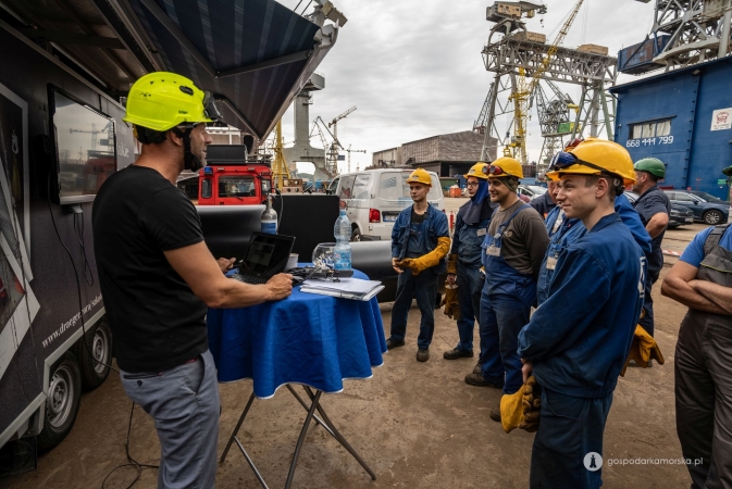 CRIST. Ćwiczyli ratowanie życia w zamkniętych przestrzeniach-GospodarkaMorska.pl