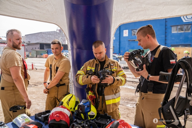 CRIST. Ćwiczyli ratowanie życia w zamkniętych przestrzeniach-GospodarkaMorska.pl