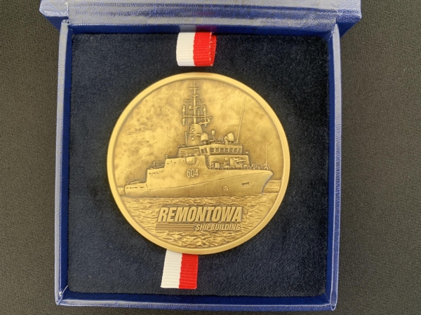 Położenie stępki pod ORP Jaskółka. Kolejny etap budowy niszczyciela min w Remontowa Shipbuilding S.A.-GospodarkaMorska.pl