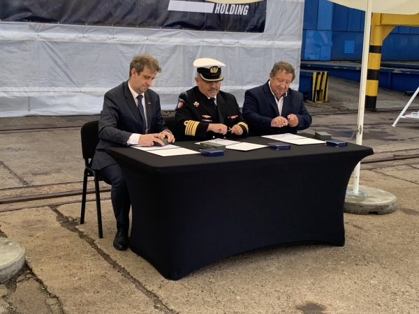 Położenie stępki pod ORP Jaskółka. Kolejny etap budowy niszczyciela min w Remontowa Shipbuilding S.A.-GospodarkaMorska.pl