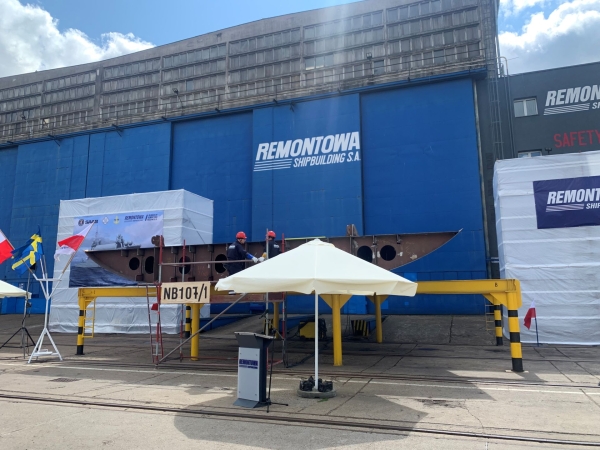 Położenie stępki pod pierwszego 