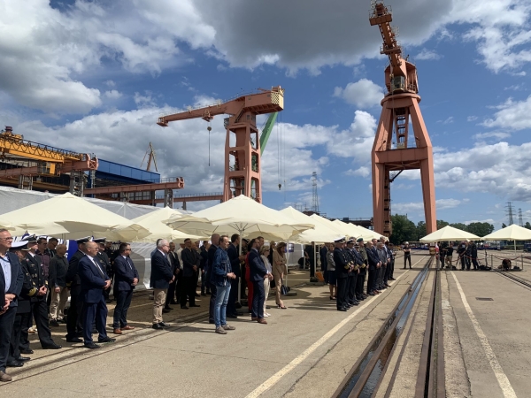 Położenie stępki pod pierwszego 