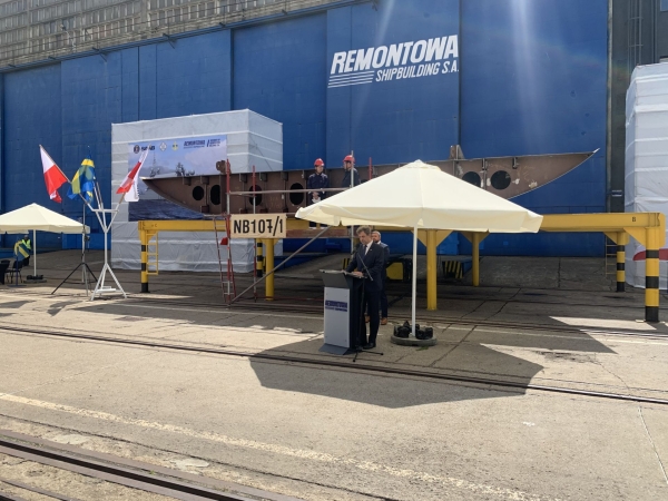 Położenie stępki pod pierwszego 