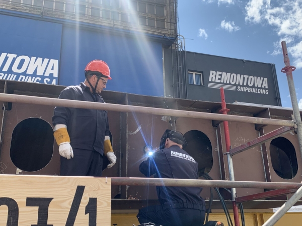 Położenie stępki pod pierwszego 