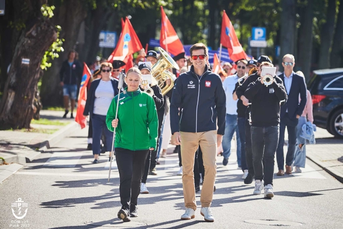 Olimpijski ceremoniał i regaty w deszczu i gradzie. Ogólnopolska Olimpiada Młodzieży w żeglarstwie-GospodarkaMorska.pl