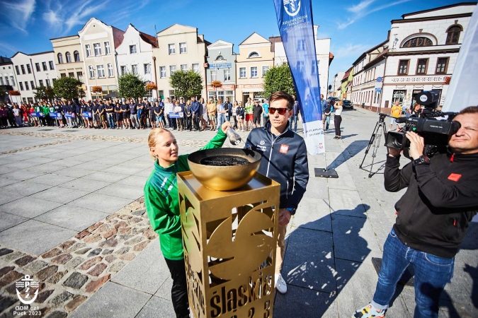 Olimpijski ceremoniał i regaty w deszczu i gradzie. Ogólnopolska Olimpiada Młodzieży w żeglarstwie-GospodarkaMorska.pl