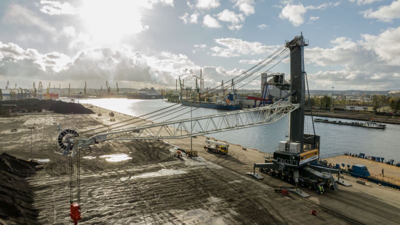 PG Eksploatacja odebrała kolejny, nowy dźwig-GospodarkaMorska.pl