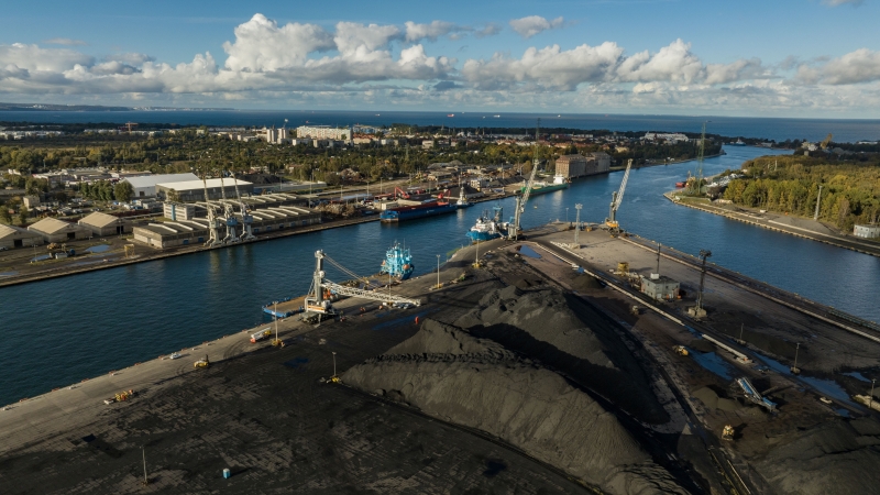 PG Eksploatacja odebrała kolejny, nowy dźwig-GospodarkaMorska.pl