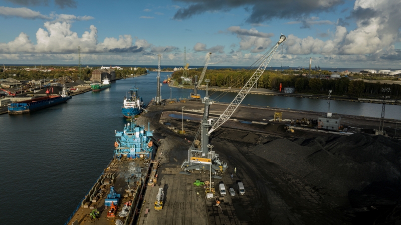 PG Eksploatacja odebrała kolejny, nowy dźwig-GospodarkaMorska.pl