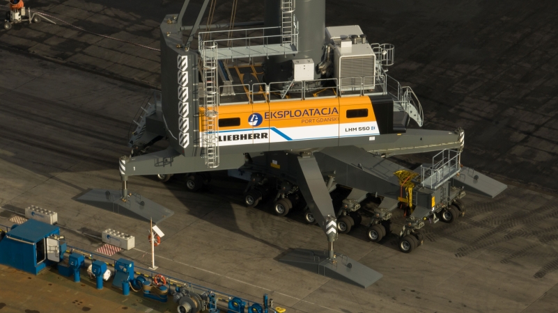 PG Eksploatacja odebrała kolejny, nowy dźwig-GospodarkaMorska.pl
