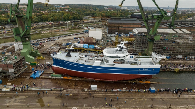 Karstensen: pierwsze efektowne wodowanie z pochylni w Gdańsku za nami-GospodarkaMorska.pl