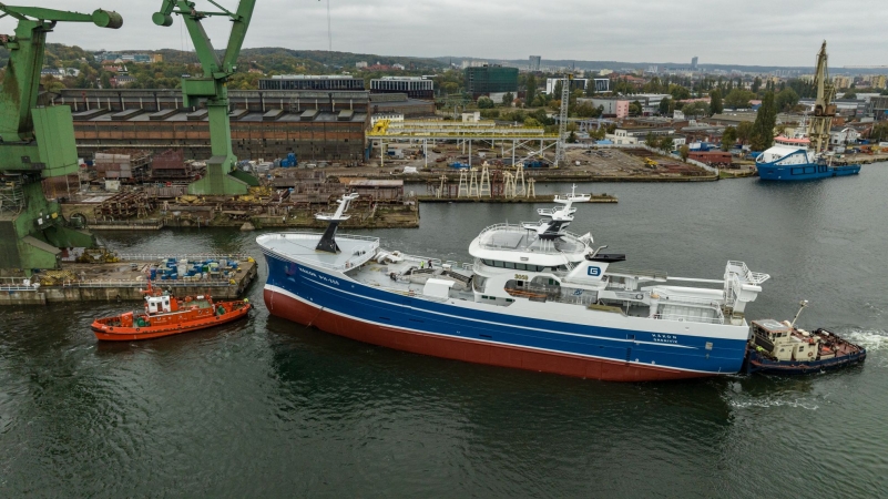 Karstensen: pierwsze efektowne wodowanie z pochylni w Gdańsku za nami-GospodarkaMorska.pl