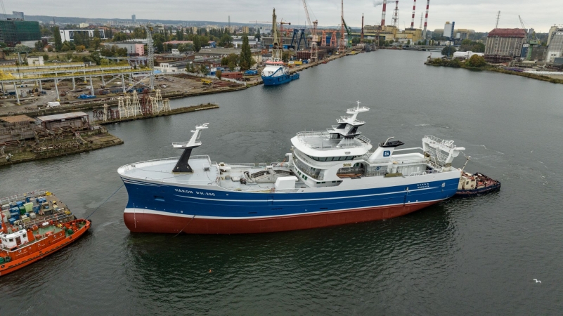 Karstensen: pierwsze efektowne wodowanie z pochylni w Gdańsku za nami-GospodarkaMorska.pl