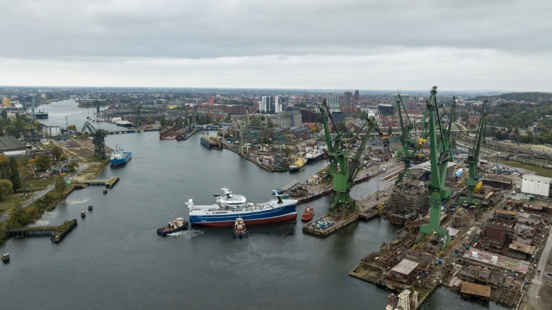 Karstensen: pierwsze efektowne wodowanie z pochylni w Gdańsku za nami-GospodarkaMorska.pl