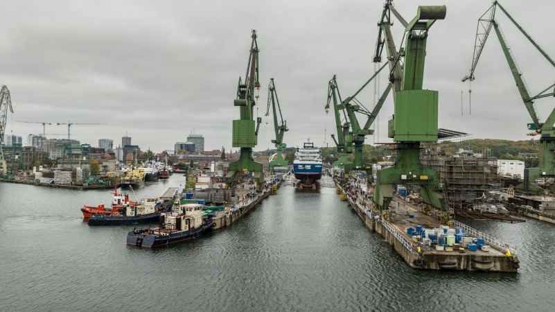 Karstensen: pierwsze efektowne wodowanie z pochylni w Gdańsku za nami-GospodarkaMorska.pl