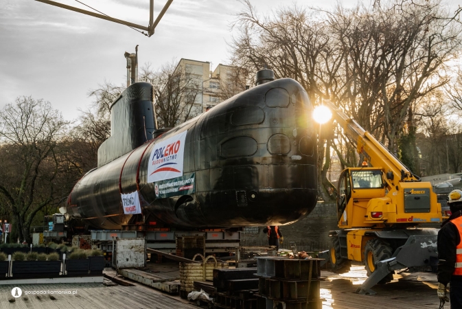 Sokół coraz bliżej zacumowania. Trwają prace przy Muzeum Marynarki Wojennej-GospodarkaMorska.pl