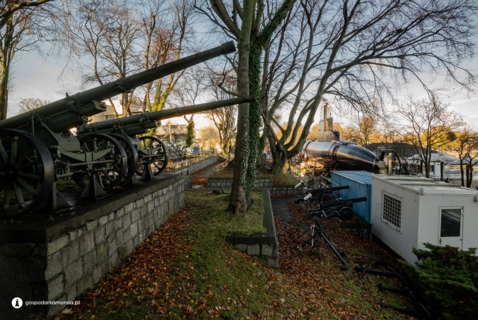 Sokół coraz bliżej zacumowania. Trwają prace przy Muzeum Marynarki Wojennej-GospodarkaMorska.pl