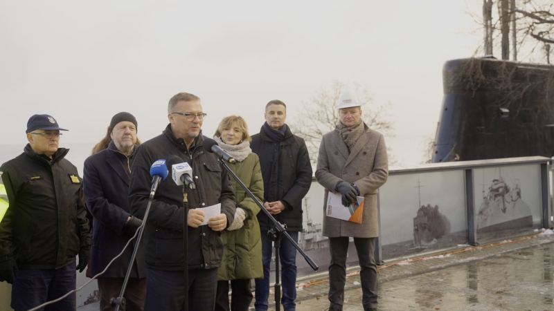 Sokół zacumował. To już koniec wielkiej podróży okrętu podwodnego-GospodarkaMorska.pl