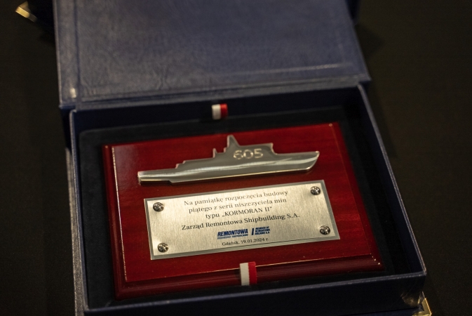 Rozpoczęcie budowy przyszłego ORP Rybitwa w Remontowa Shipbuilding S.A. Za nami już cięcie blach-GospodarkaMorska.pl