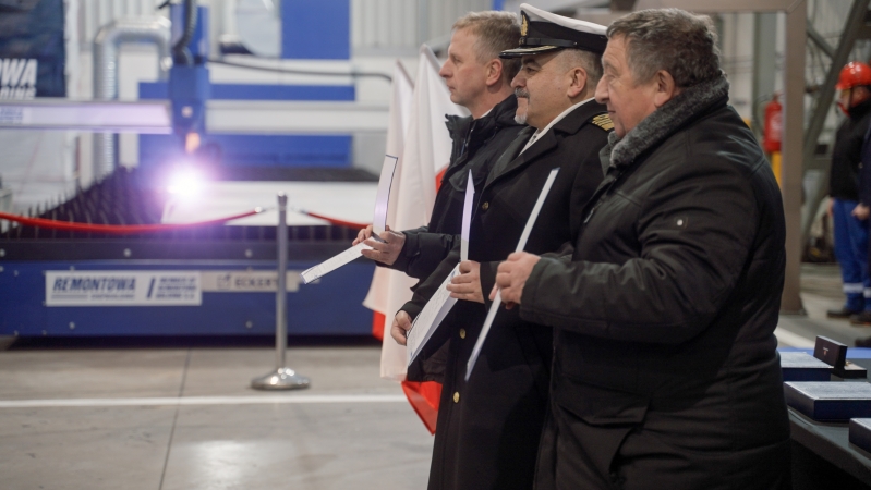 Rozpoczęcie budowy przyszłego ORP Rybitwa w Remontowa Shipbuilding S.A. Za nami już cięcie blach-GospodarkaMorska.pl