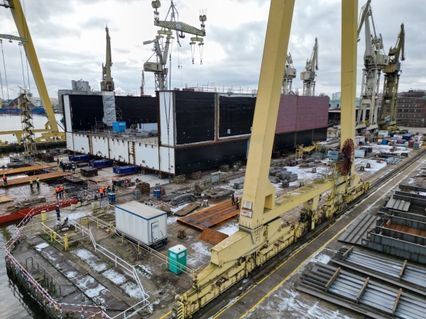 Stocznia Szczecińska „Wulkan”. Transport pierwszego modułu doku dla „Gryfii”-GospodarkaMorska.pl