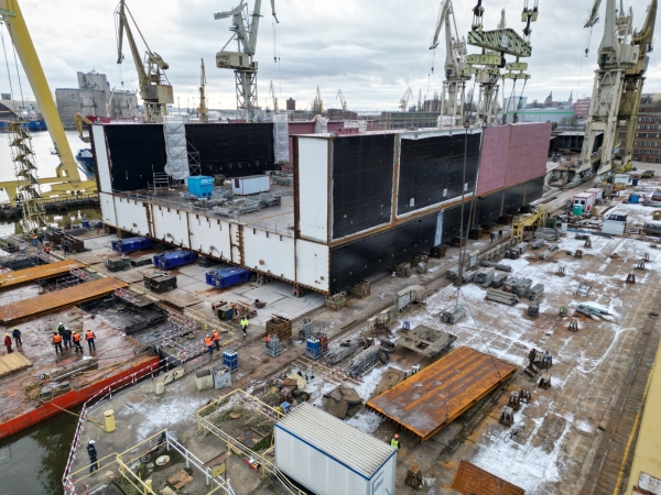 Stocznia Szczecińska „Wulkan”. Transport pierwszego modułu doku dla „Gryfii”-GospodarkaMorska.pl