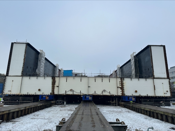 Stocznia Szczecińska „Wulkan”. Transport pierwszego modułu doku dla „Gryfii”-GospodarkaMorska.pl