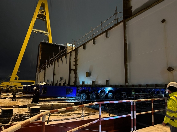 Stocznia Szczecińska „Wulkan”. Transport pierwszego modułu doku dla „Gryfii”-GospodarkaMorska.pl