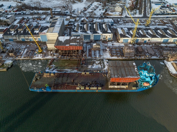 Blok rufowy dla drugiego Icona rusza z Gdańska do Finlandii [wideo]-GospodarkaMorska.pl