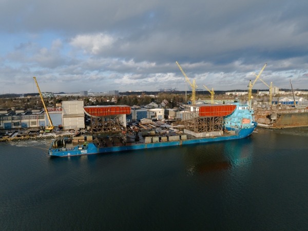 Blok rufowy dla drugiego Icona rusza z Gdańska do Finlandii [wideo]-GospodarkaMorska.pl