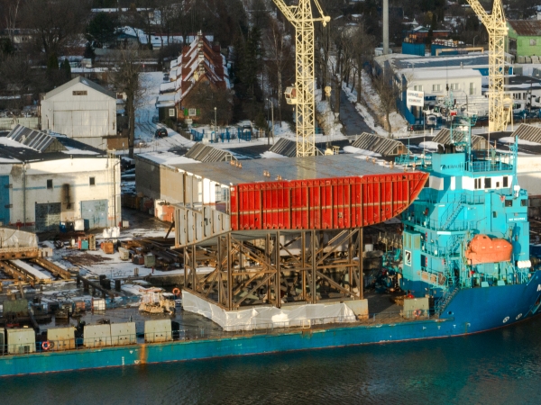 Blok rufowy dla drugiego Icona rusza z Gdańska do Finlandii [wideo]-GospodarkaMorska.pl