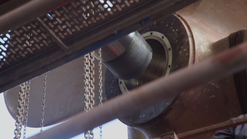 Demontaż 17-tonowej śruby okrętowej na statku Leopard Moon-GospodarkaMorska.pl