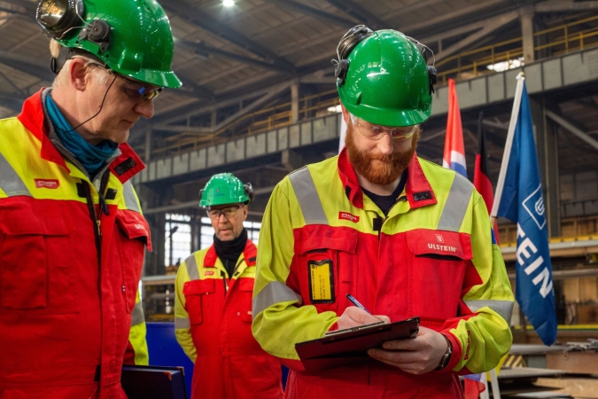 CRIST. Cięcie stali i położenie stępki pod dwa offshorowce-GospodarkaMorska.pl