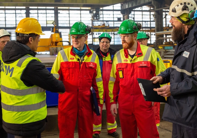 CRIST. Cięcie stali i położenie stępki pod dwa offshorowce-GospodarkaMorska.pl