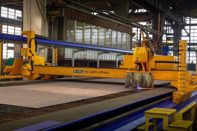 CRIST. Cięcie stali i położenie stępki pod dwa offshorowce-GospodarkaMorska.pl