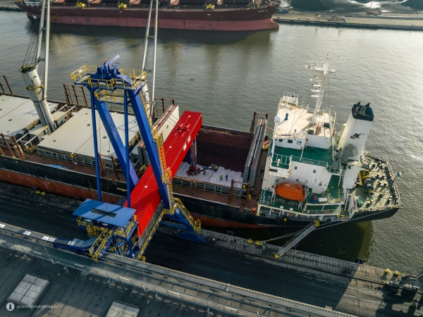 Port Gdańsk: trwa załadunek polskiego cukru-GospodarkaMorska.pl